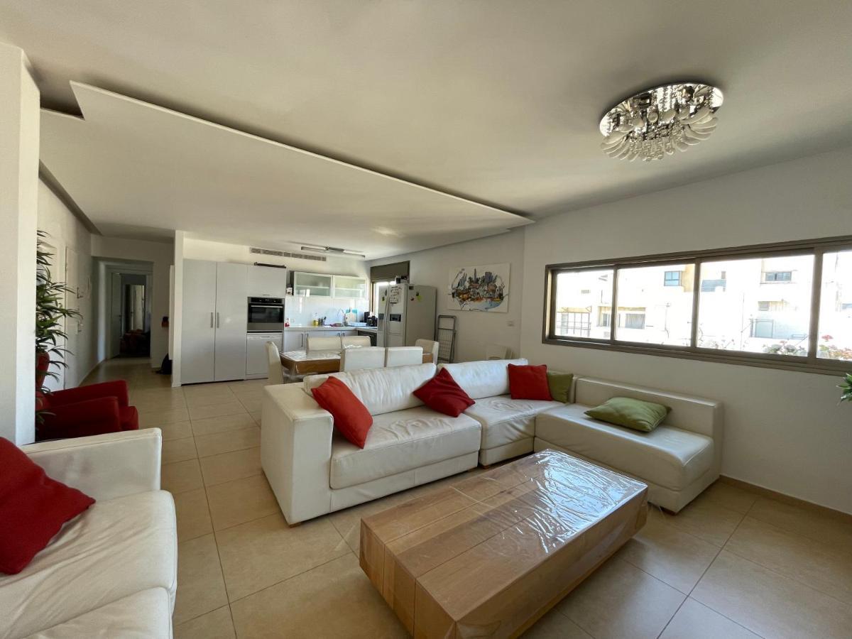 Beautiful 2-Bedroom Condo In The Heart Of Тел Авив Екстериор снимка
