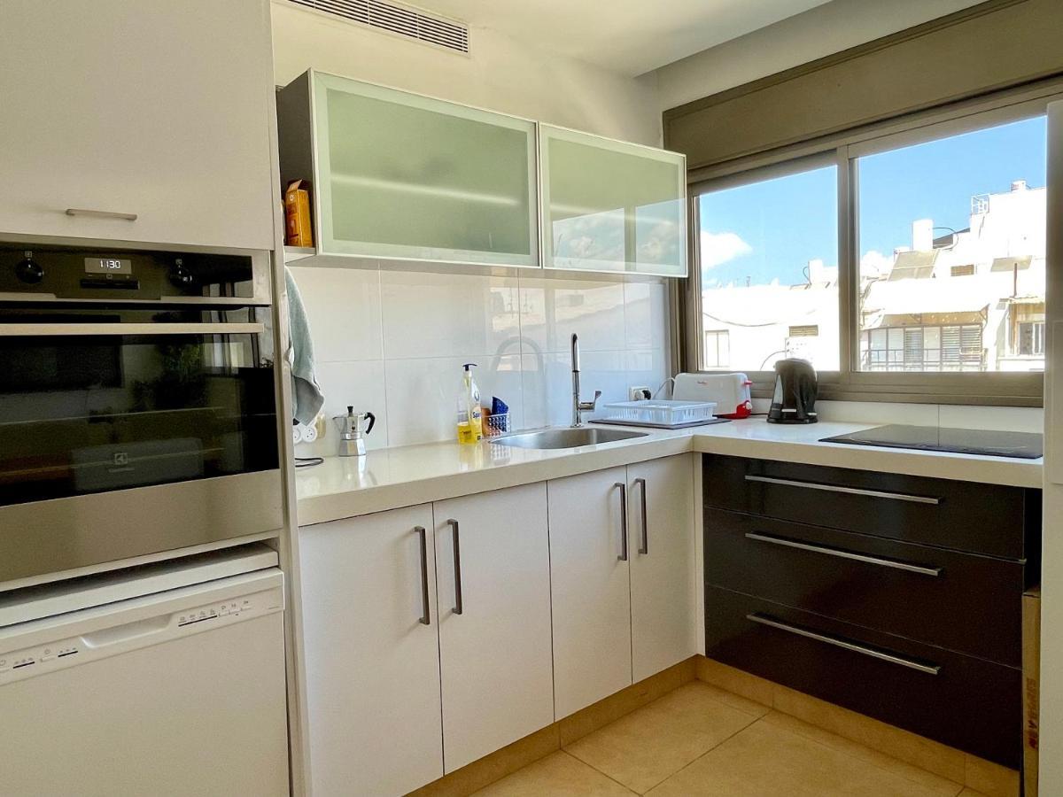 Beautiful 2-Bedroom Condo In The Heart Of Тел Авив Екстериор снимка