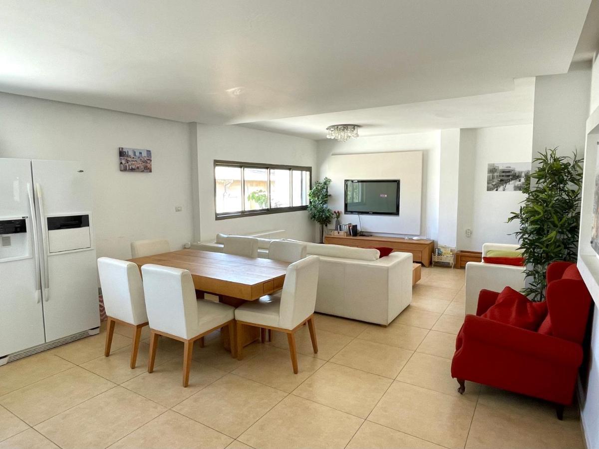 Beautiful 2-Bedroom Condo In The Heart Of Тел Авив Екстериор снимка