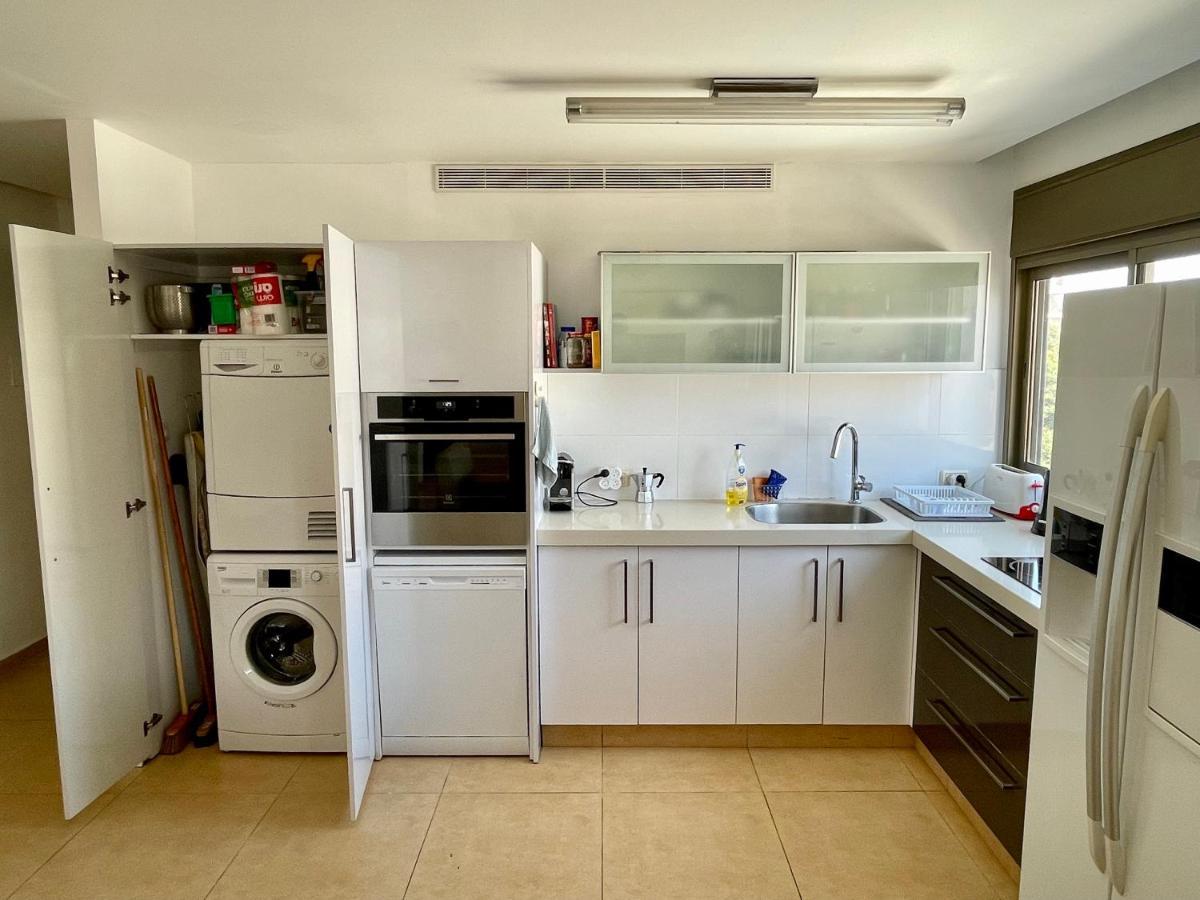 Beautiful 2-Bedroom Condo In The Heart Of Тел Авив Екстериор снимка