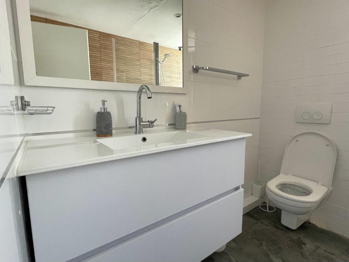 Beautiful 2-Bedroom Condo In The Heart Of Тел Авив Екстериор снимка